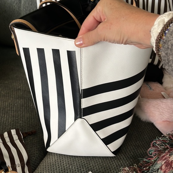 Henri Bendel gorgeous large tote brand new with tags and extra purse charm